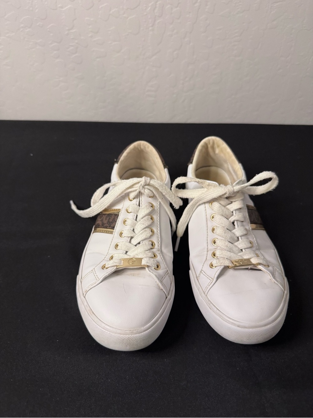 GUESS women’s sneakers – size 8.5 white gold monogram
